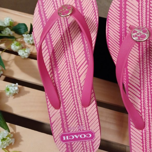 🌸🟠Coach Alessa Thong Sandals🟠🌸 - Picture 2 of 16